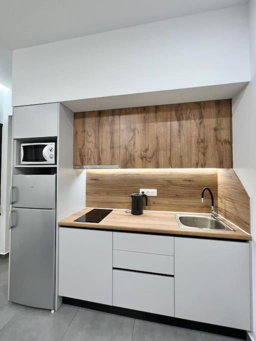 Cozy In A New Building 5 * Piraeus